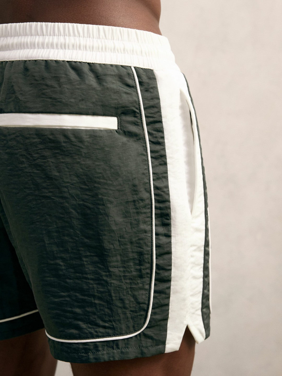 Reiss Colour-Block Piped-Trim Swim Shorts in Dark Green/White