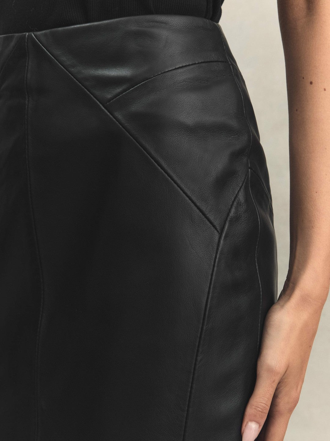 Reiss Leather High Rise Midi Skirt in Black
