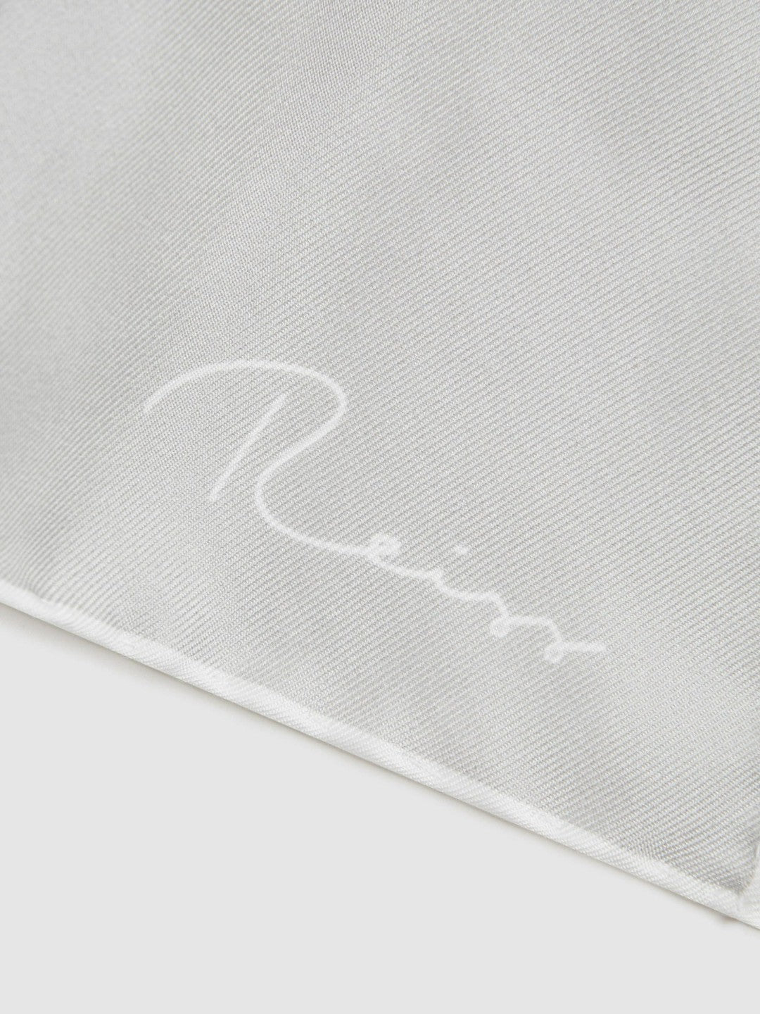 Reiss Plain Silk Pocket Square in Silver