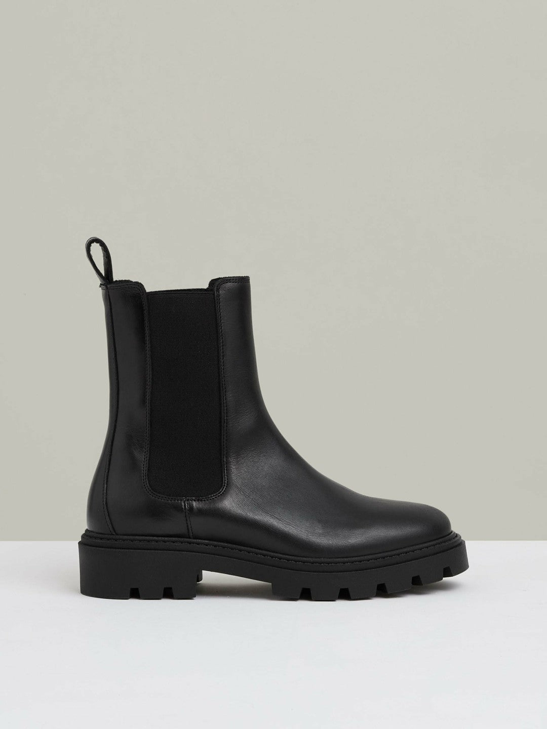 Reiss Leather Cleated Sole Chelsea Boots in Black