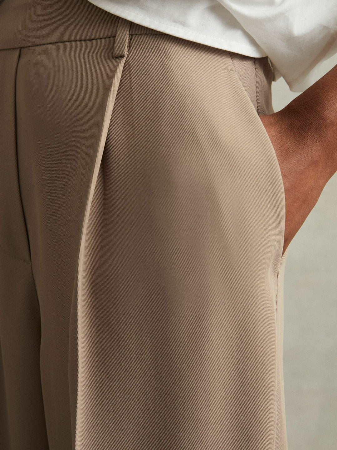 Reiss Petite Elasticated-Waist Wide-Leg Twill Trousers in Mink Neutral