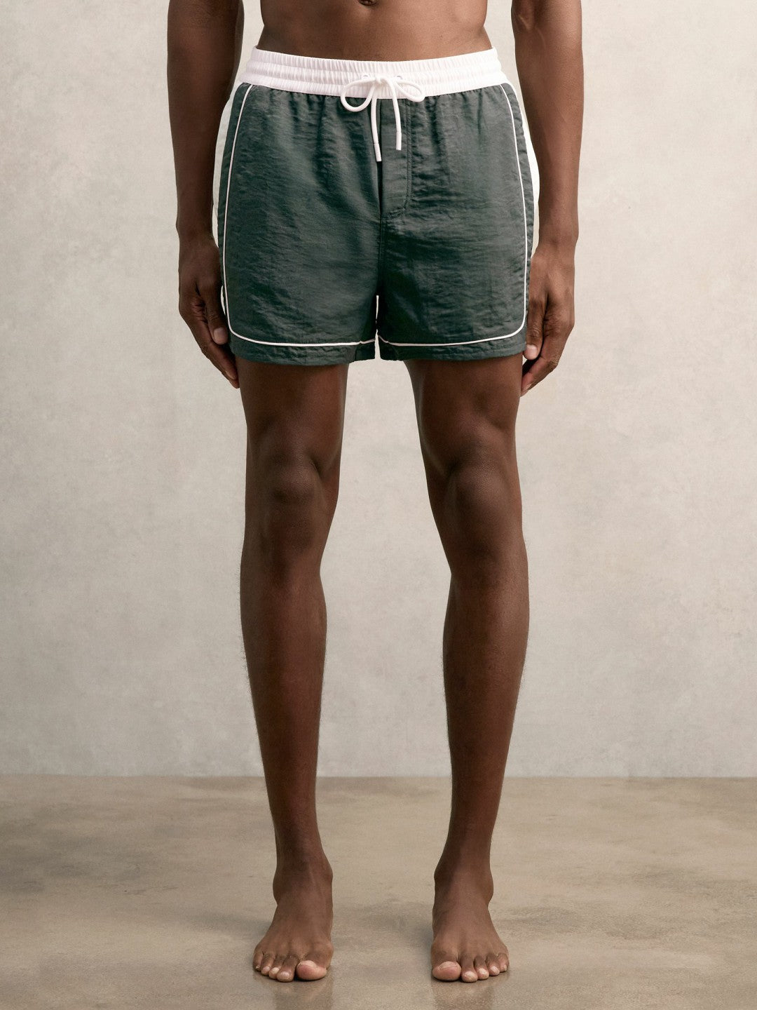Reiss Colour-Block Piped-Trim Swim Shorts in Dark Green/White