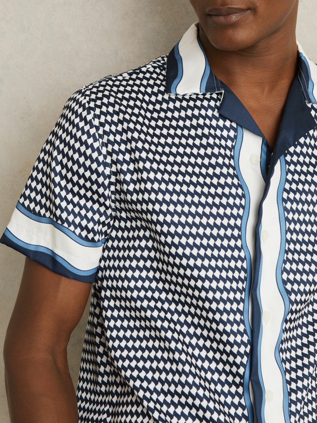 Reiss Geometric-Print Cuban-Collar Shirt in White/Navy
