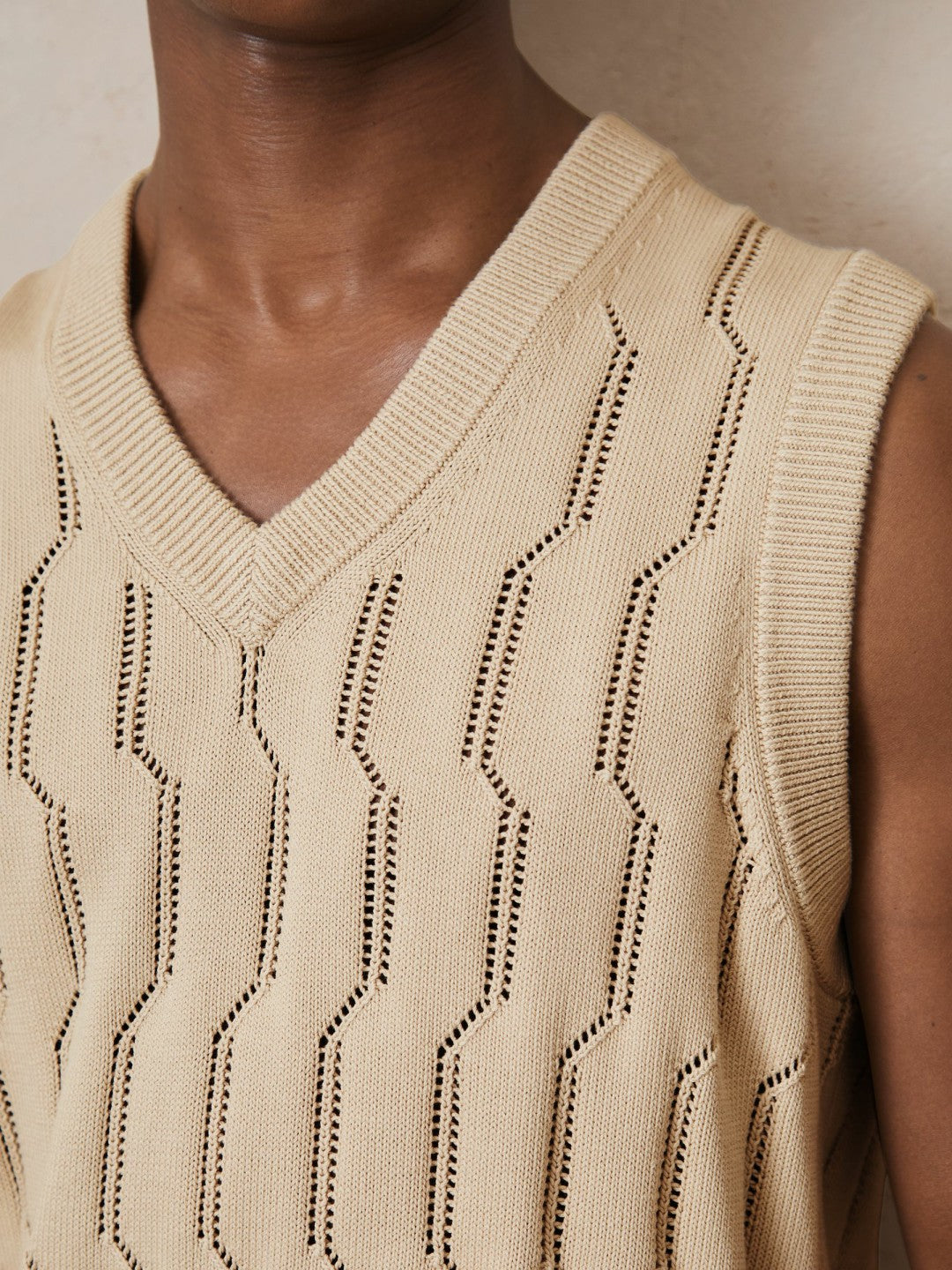 Reiss | Ché Pointelle V-Neck Vest in Stone