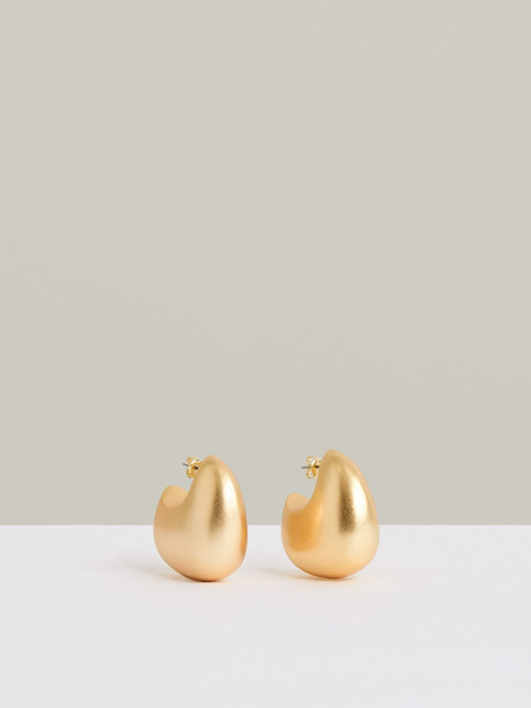 Reiss Curve Scoop Earrings in Gold Tone