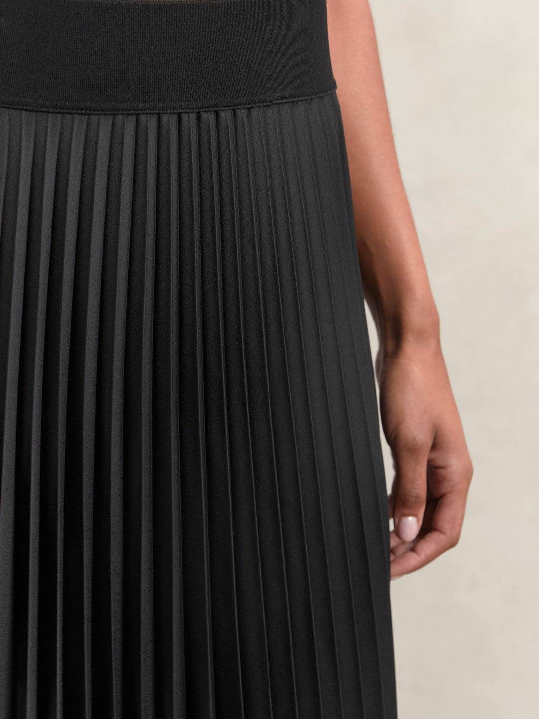 Reiss Pleated Midi Skirt in Black