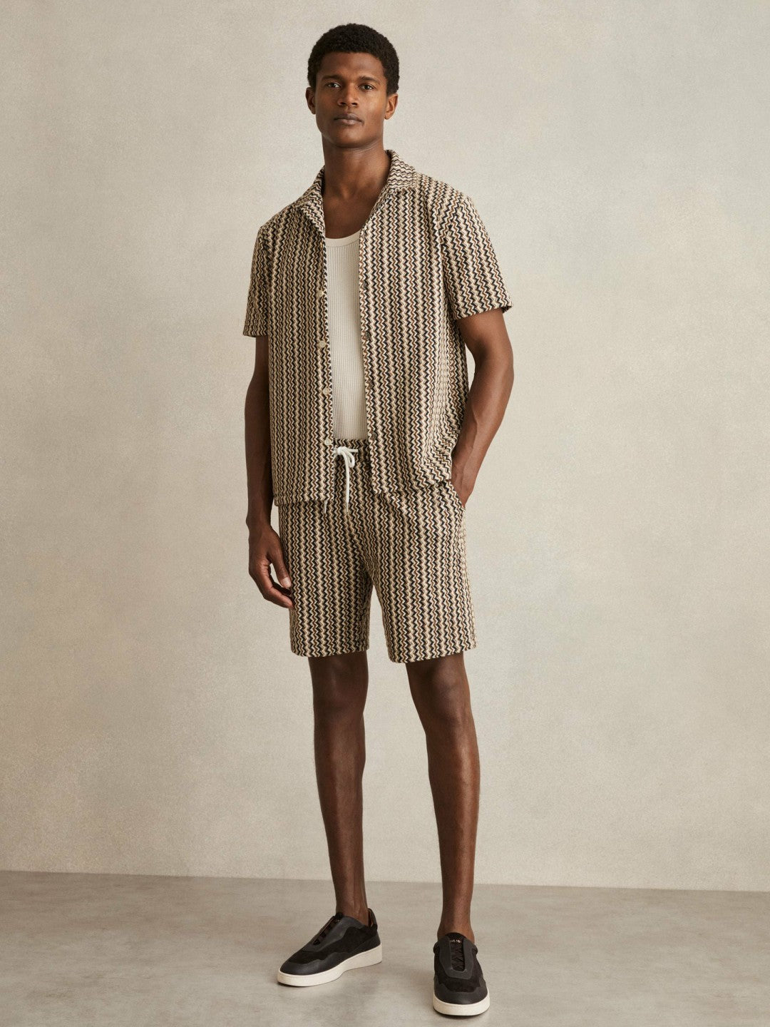 Reiss Zig-Zag Knit Drawstring Shorts in Tobacco Brown