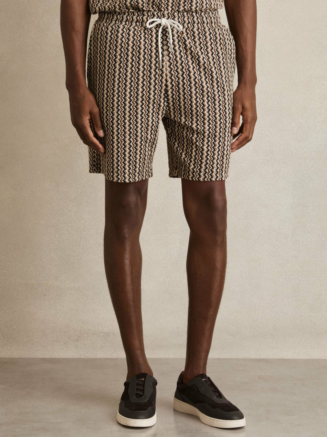 Reiss Zig-Zag Knit Drawstring Shorts in Tobacco Brown