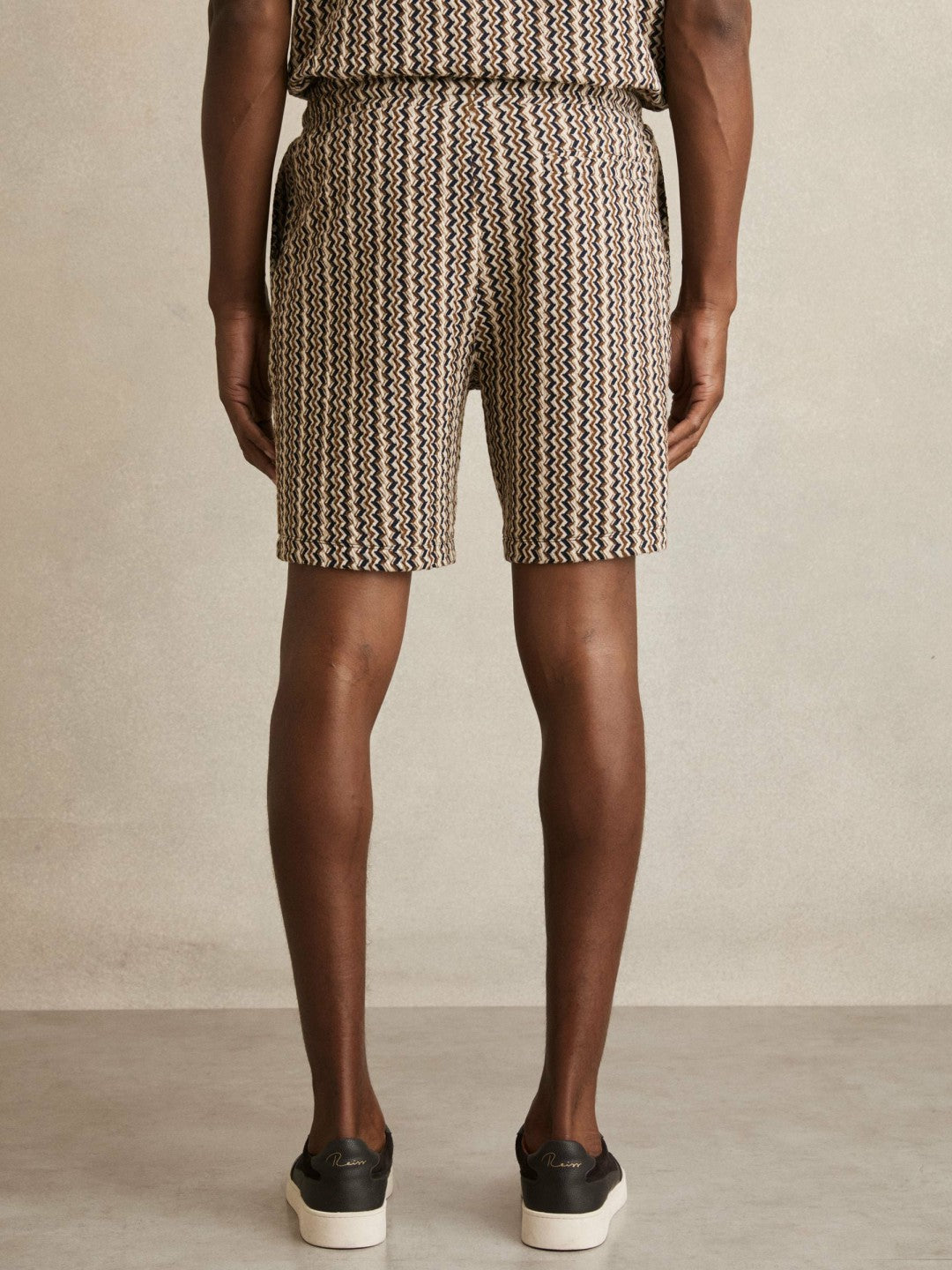 Reiss Zig-Zag Knit Drawstring Shorts in Tobacco Brown