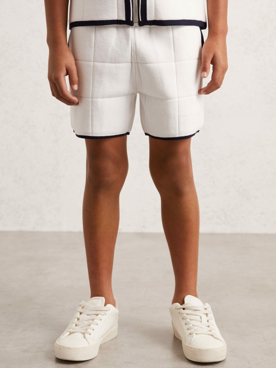 Reiss 3-9 yrs Tipped Knit Stitch-Detail Shorts in White/Navy