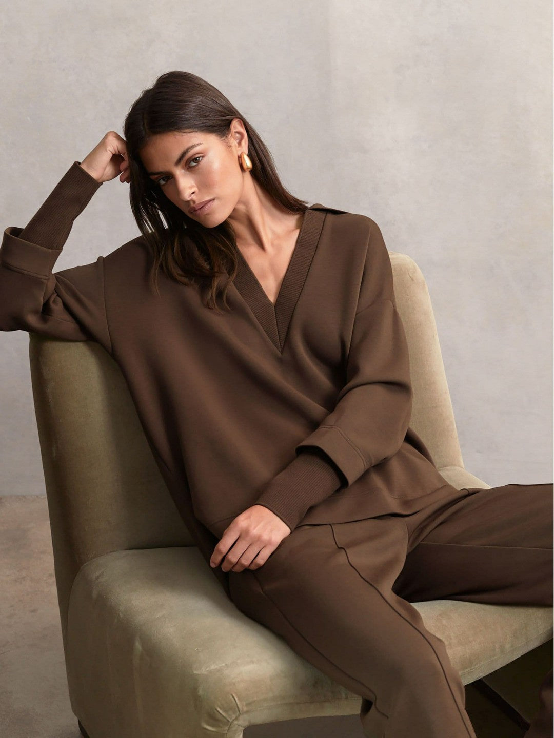 Reiss Interlock Open-Collar Sweatshirt in Chocolate