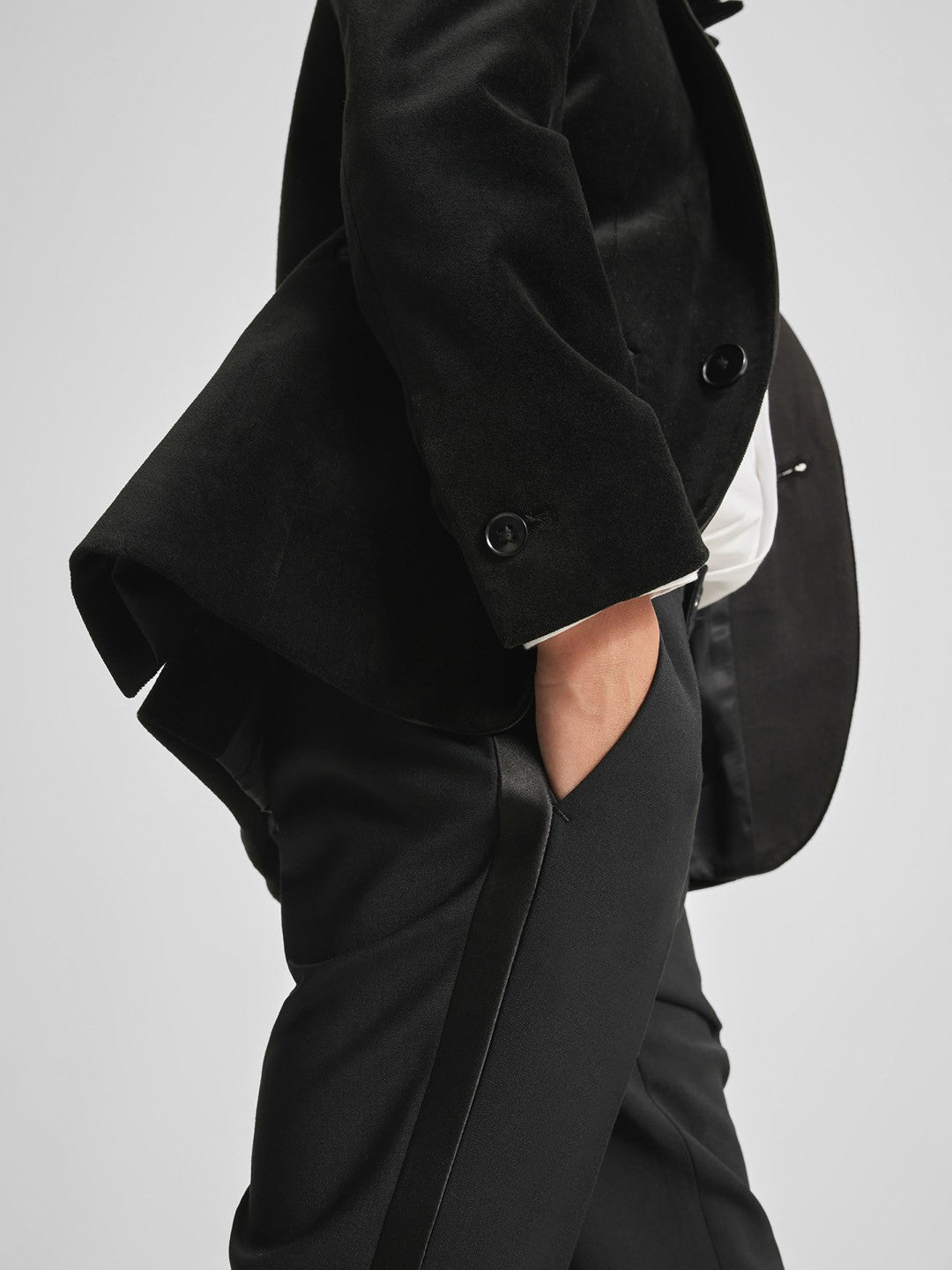 Reiss 4-9 yrs Single Breasted Velvet Blazer in Black