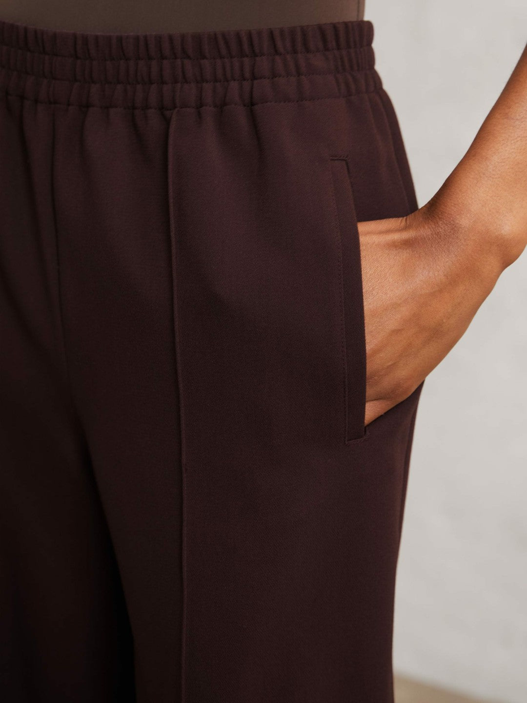 Reiss Petite Wide Leg Elasticated Waist Trousers in Burgundy